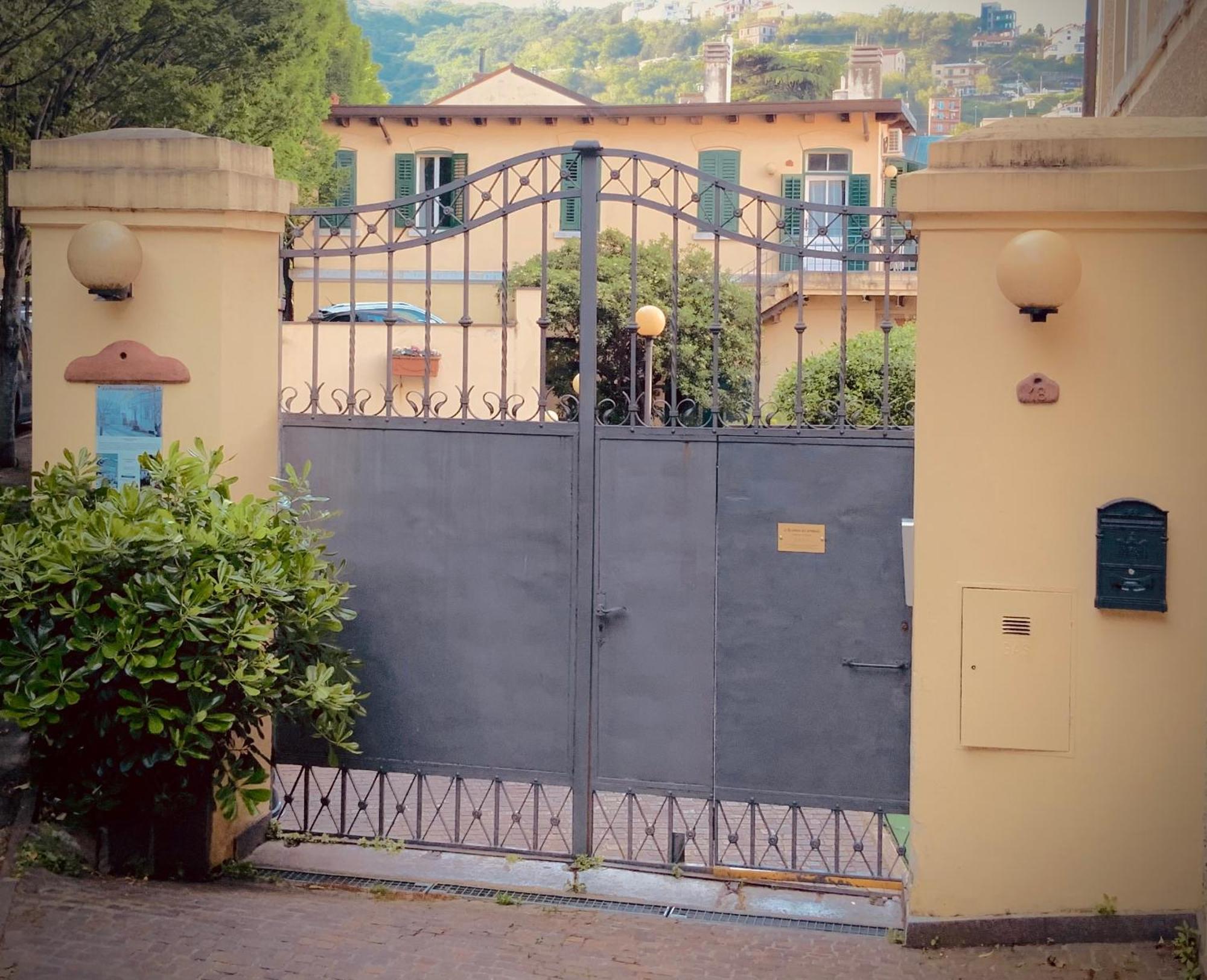Le Residenze Dei Serravallo Triëst Buitenkant foto