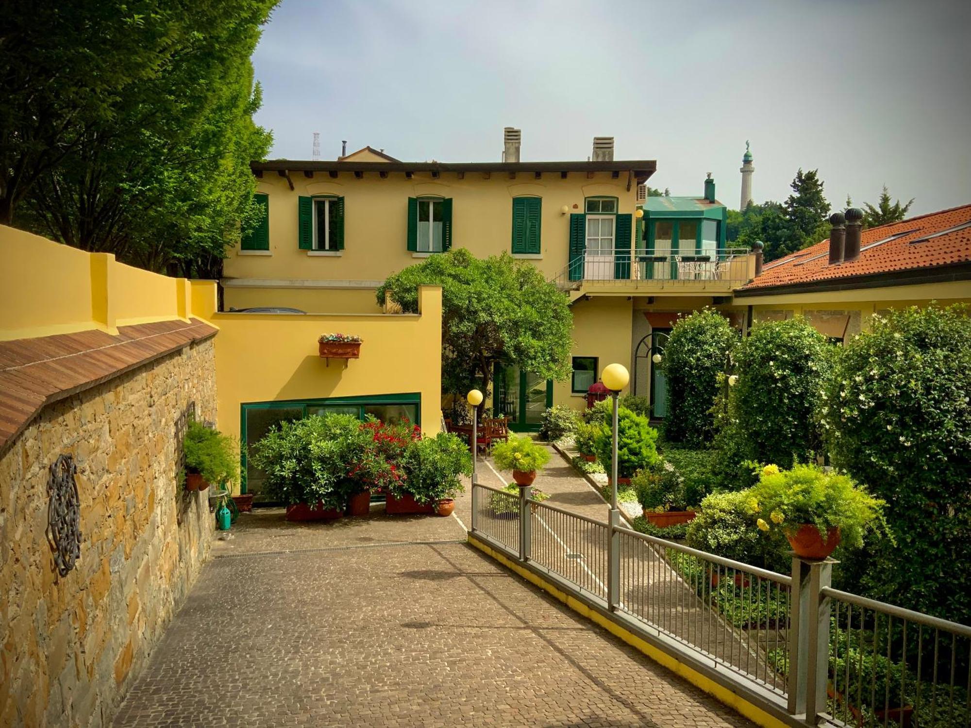 Le Residenze Dei Serravallo Triëst Buitenkant foto
