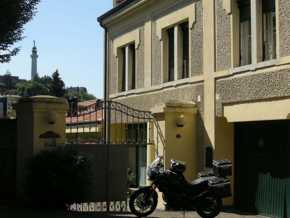 Le Residenze Dei Serravallo Triëst Buitenkant foto